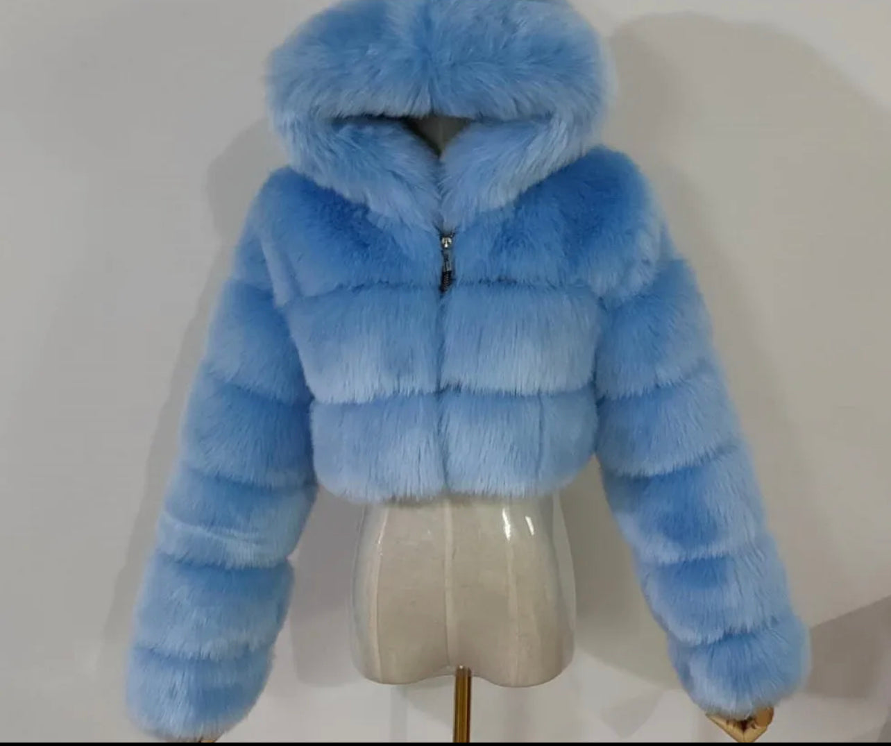 Short faux fur hoodie