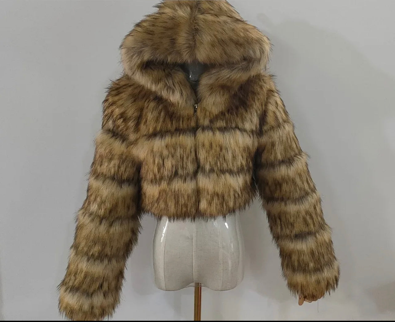 Short faux fur hoodie