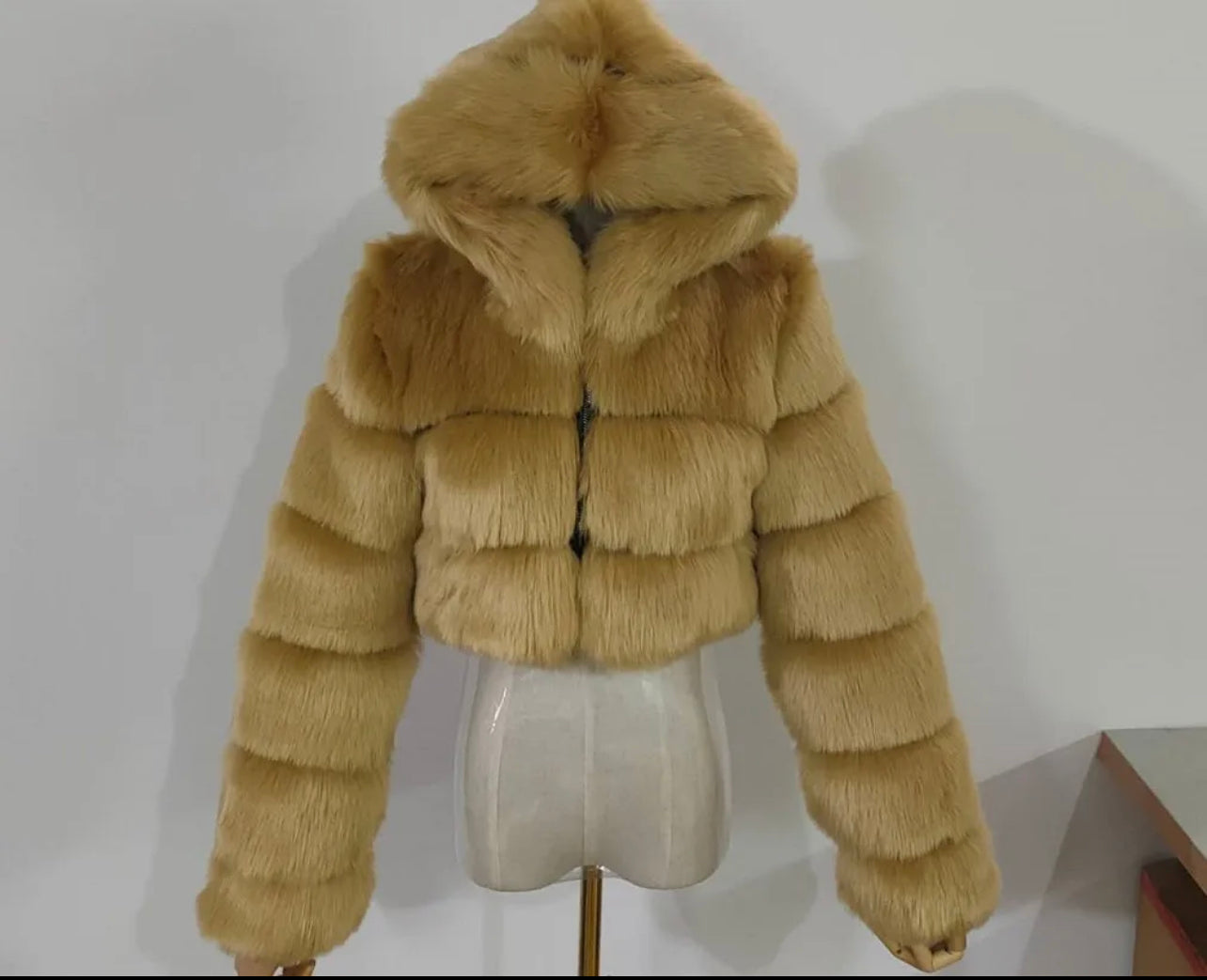 Short faux fur hoodie