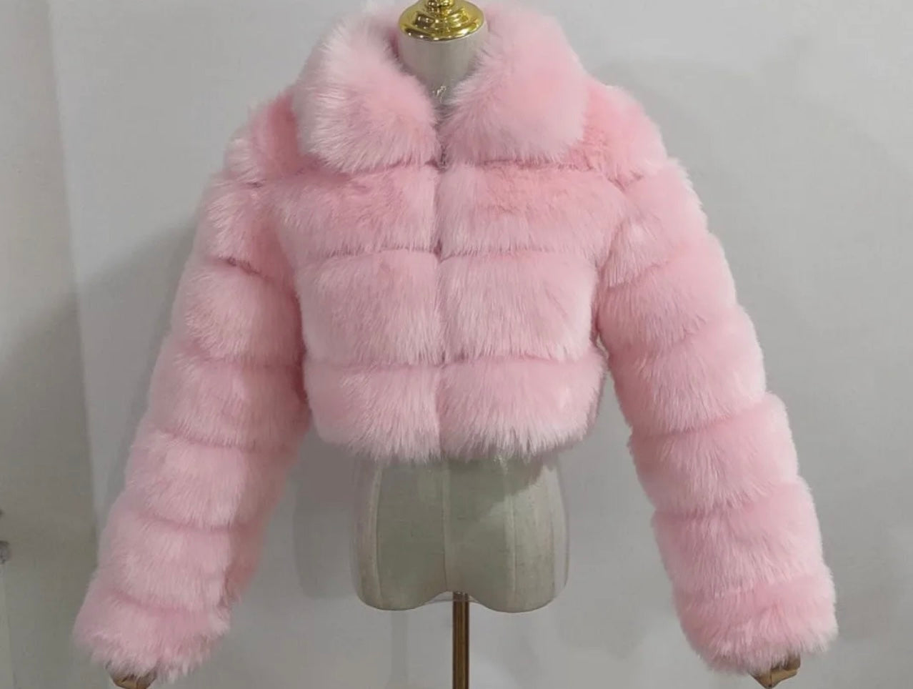 Short faux fur hoodie